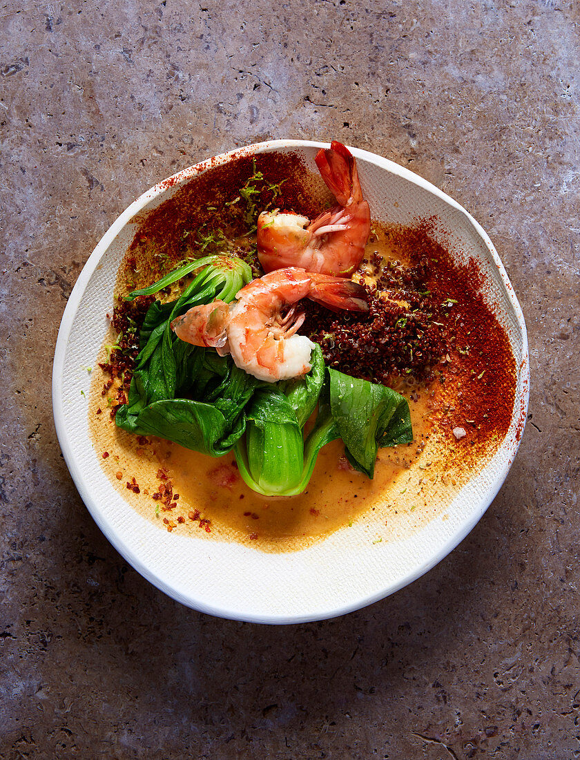 Tom Yum Poke Bowl mit Garnelen und Pak Choi (Asien)