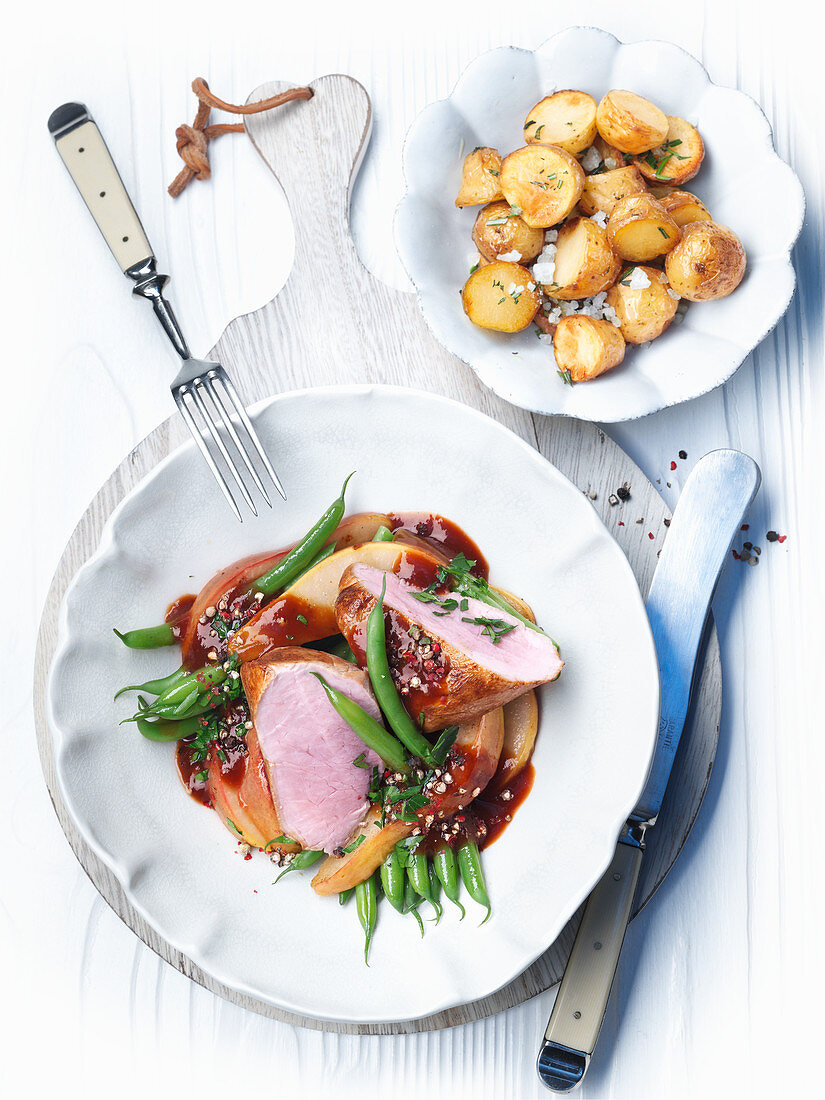 Pork fillet with a pear ragout
