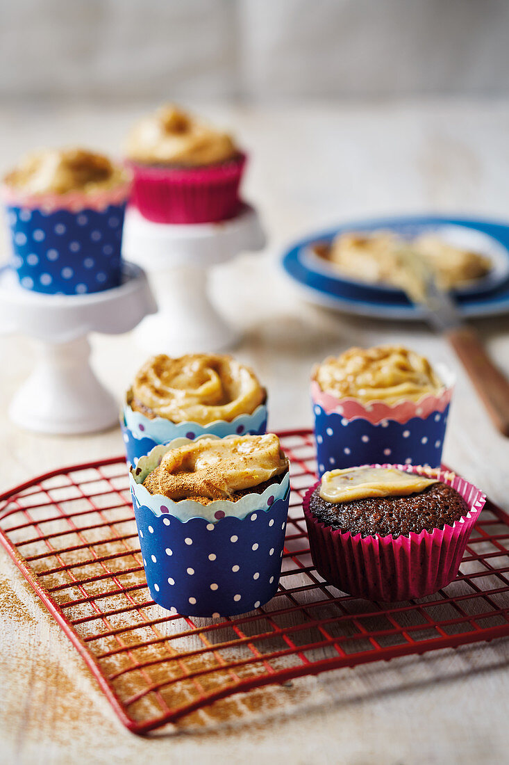 Layered cupcakes with cinnamon cream