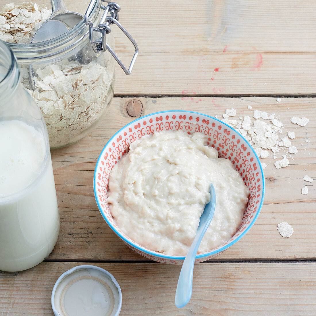 Porridge with pear syrup and milk