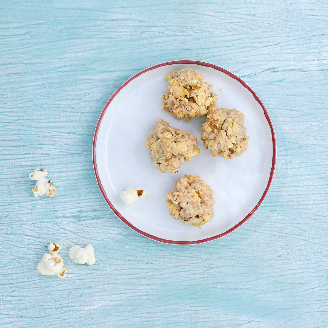 Popcornbällchen mit Erdnüssen