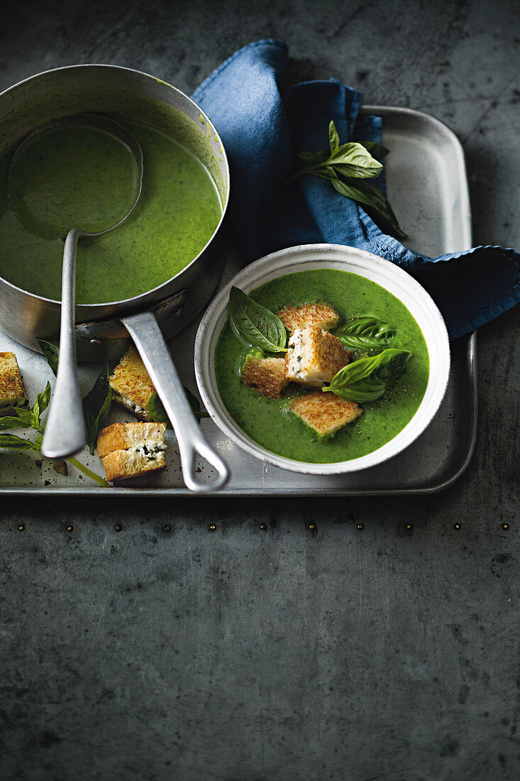 Spinach soup with feta croutons