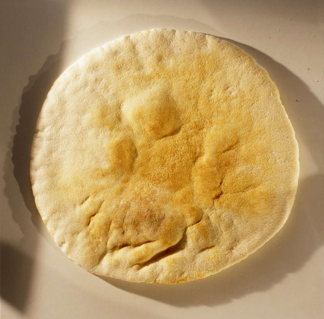 Pizza pane (Flaches rundes Brot aus Pizzateig, Italien)