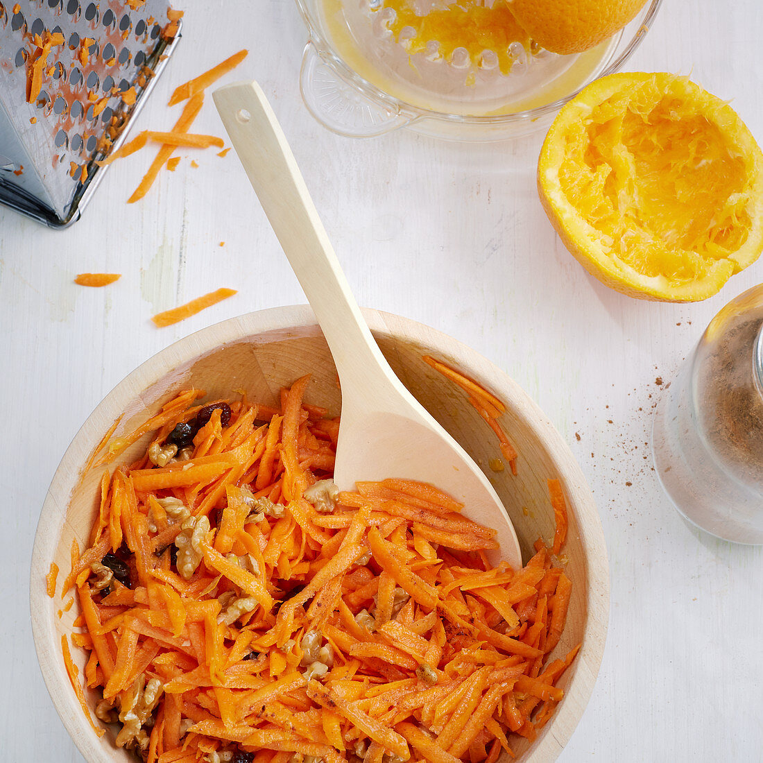 Carrot salad with oranges, raisins and walnuts