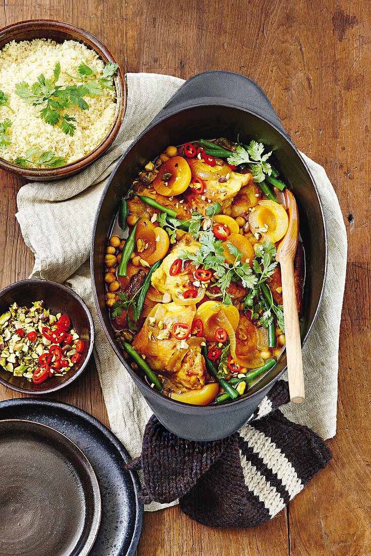 Slow Cooked Hähnchen-Tajine mit Aprikosen und Kichererbsen