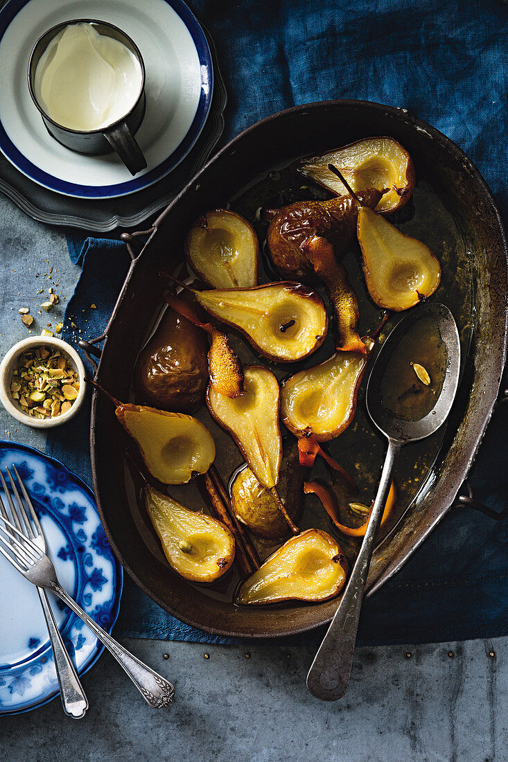 Baked pears with honey and spices