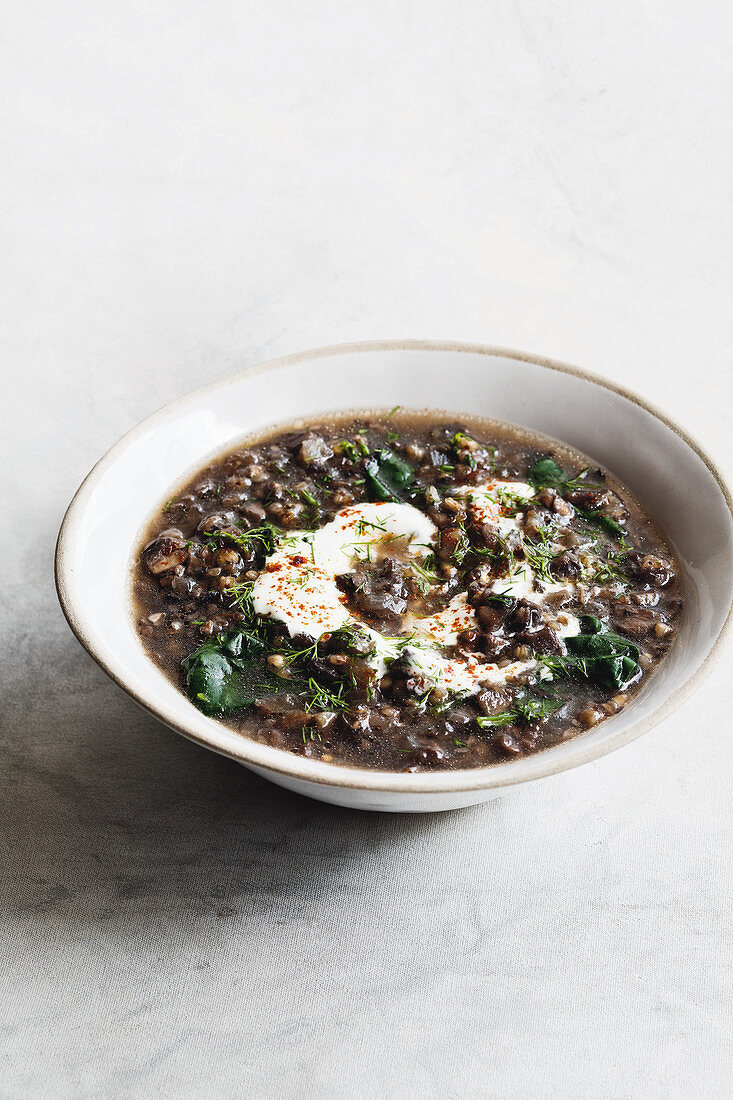 Buchweizen-Pilz-Suppe mit Spinat