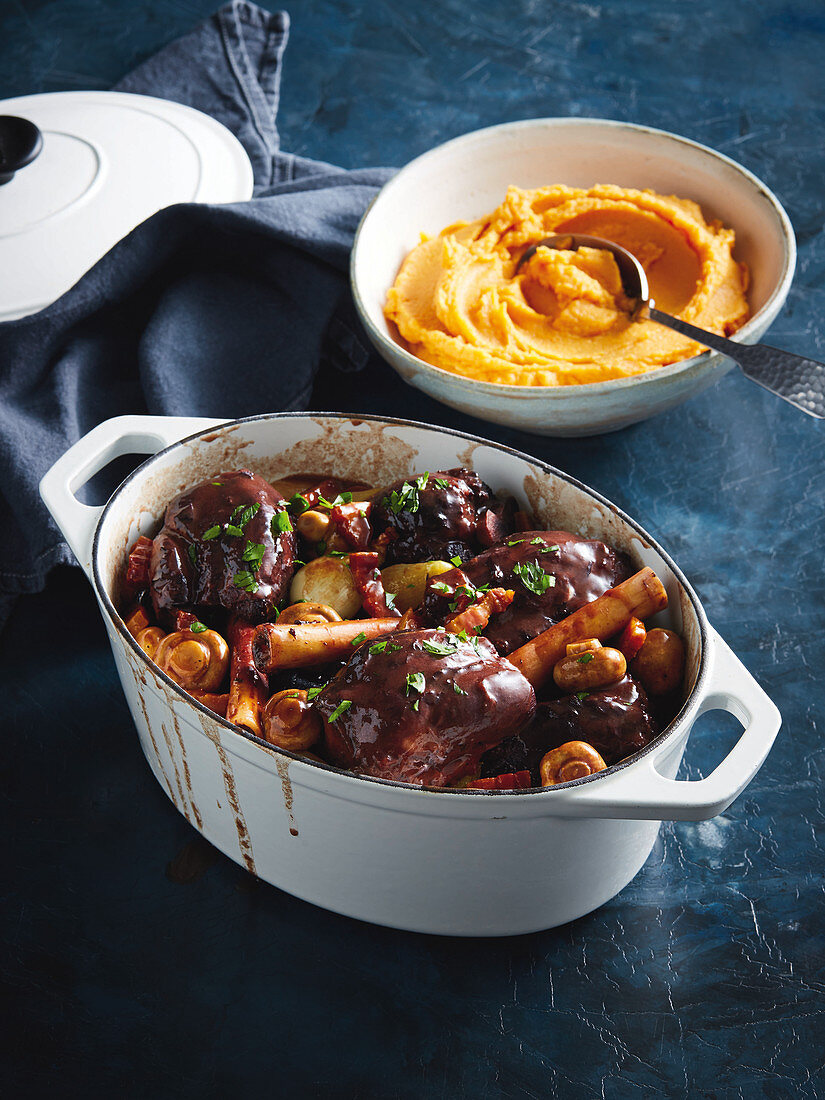 Lammkeule Bourguignon mit Süsskartoffelpüree