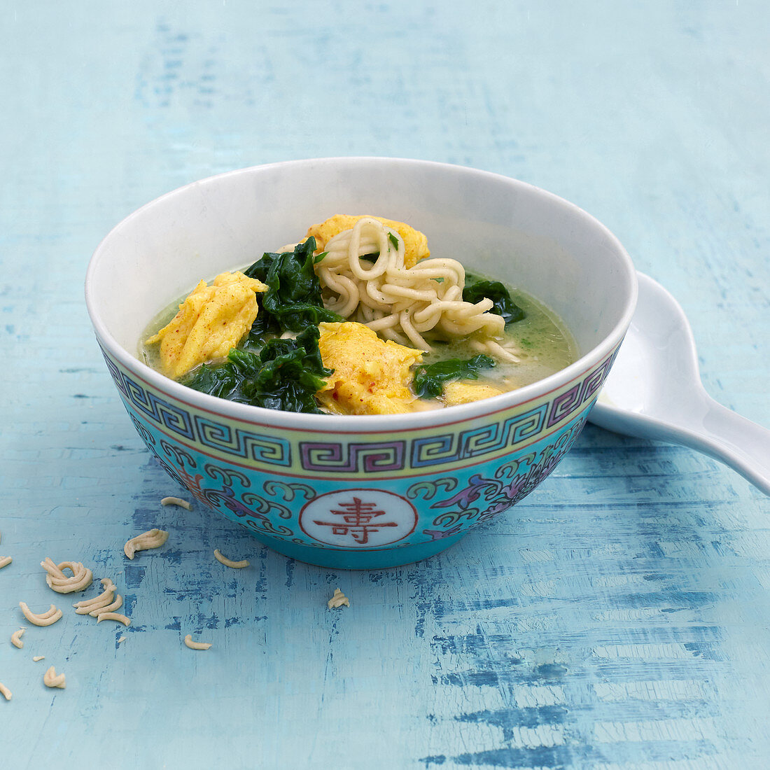 Oriental mie noodles with scrambled egg and spinach