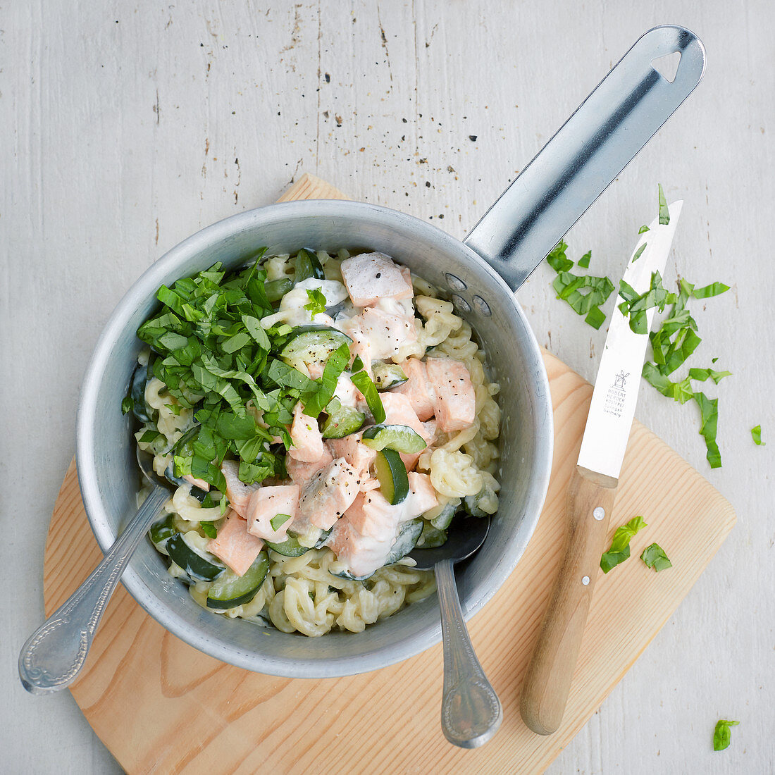 One pot pasta with salmon and courgette