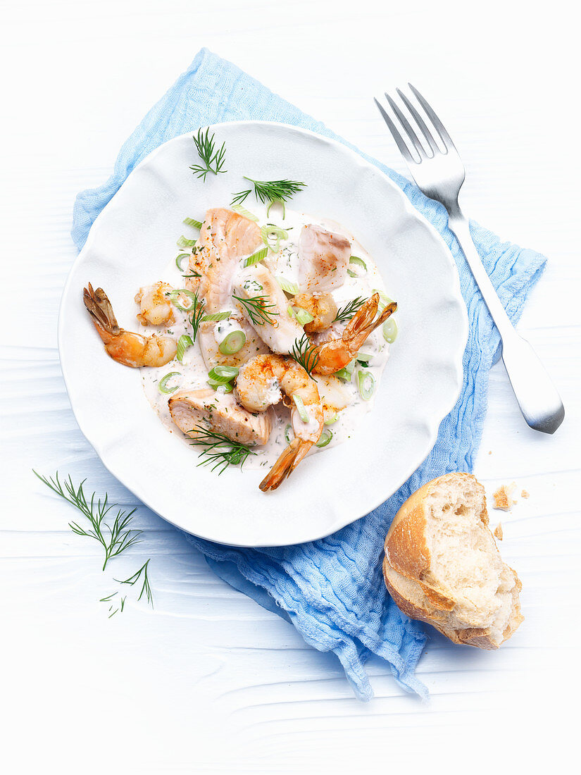 Fish stew with shrimps and dill