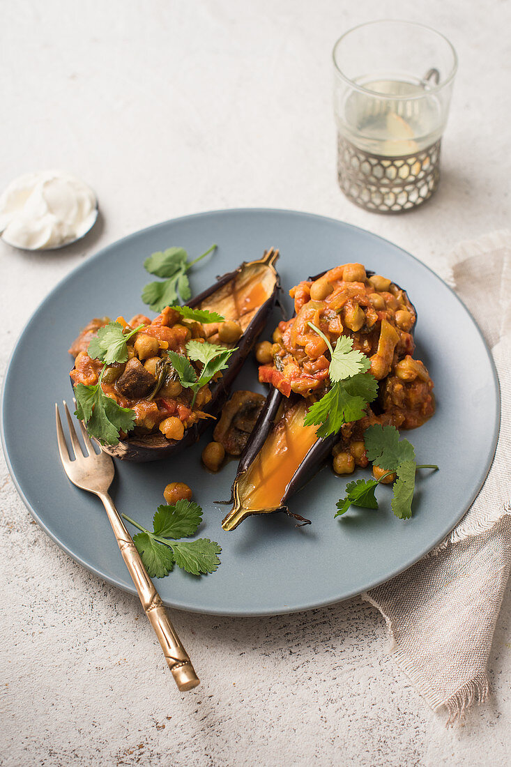 Roasted aubergine with vegeterian curry and coriander