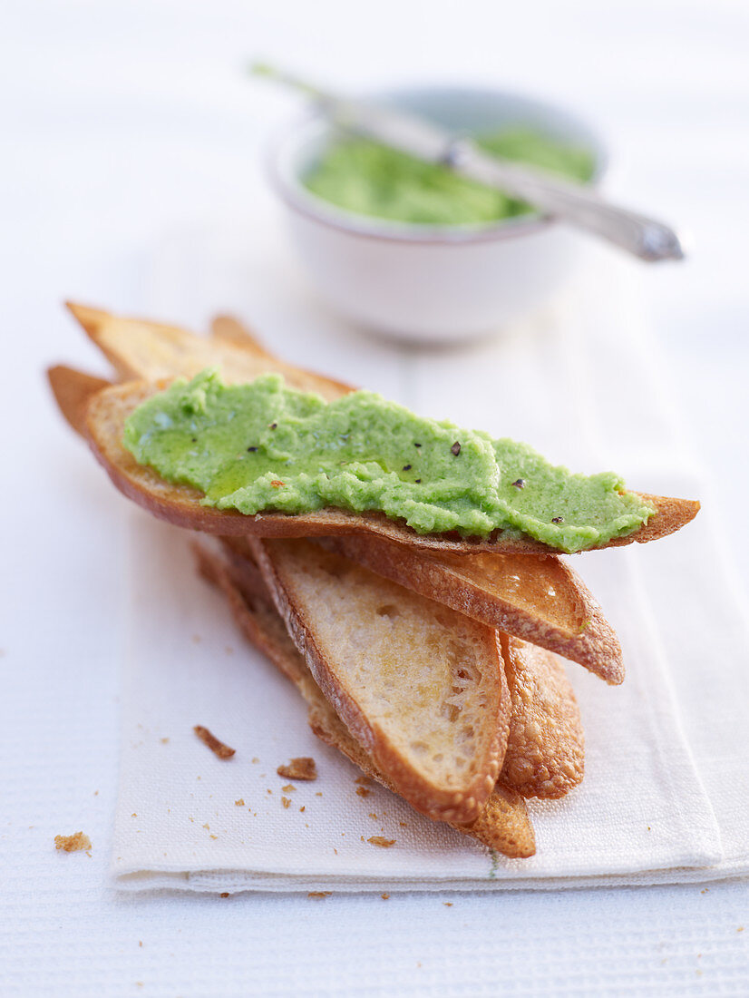 Pea puree spread on toasted bread