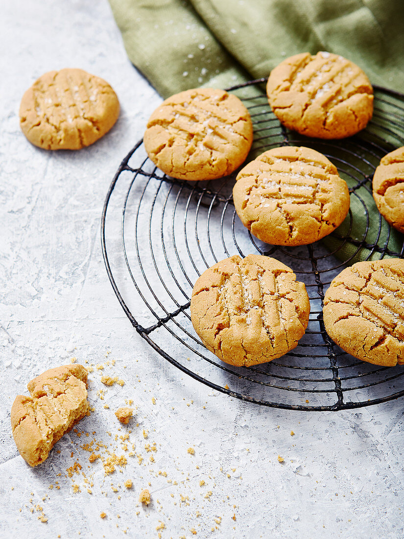 Erdnussbutter-Cookies mit Meersalz