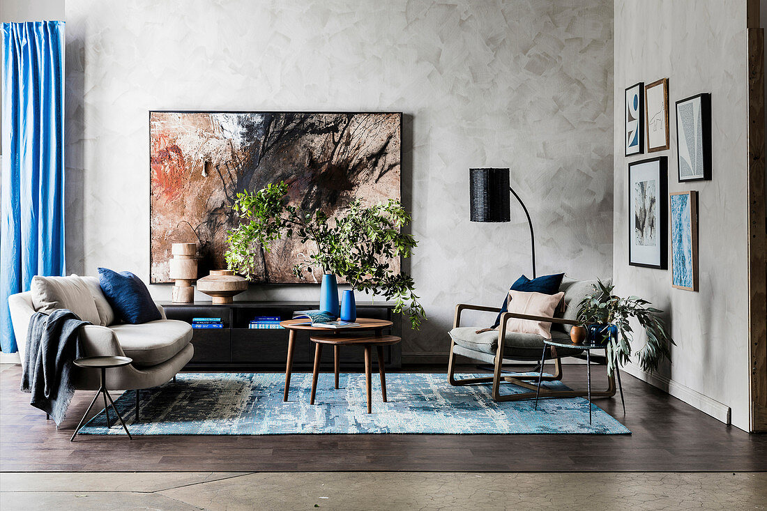 Fifties style living room with blue and earth tone accessories