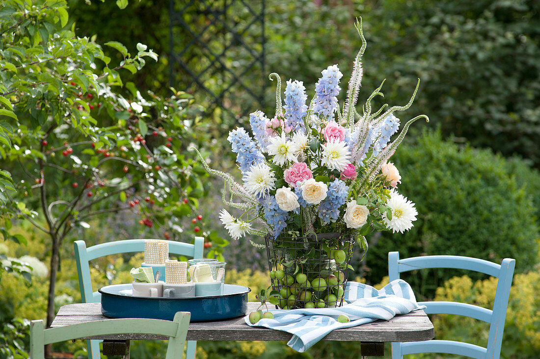 Delphinium (delphinium) pastel summer bouquet, pink (roses)