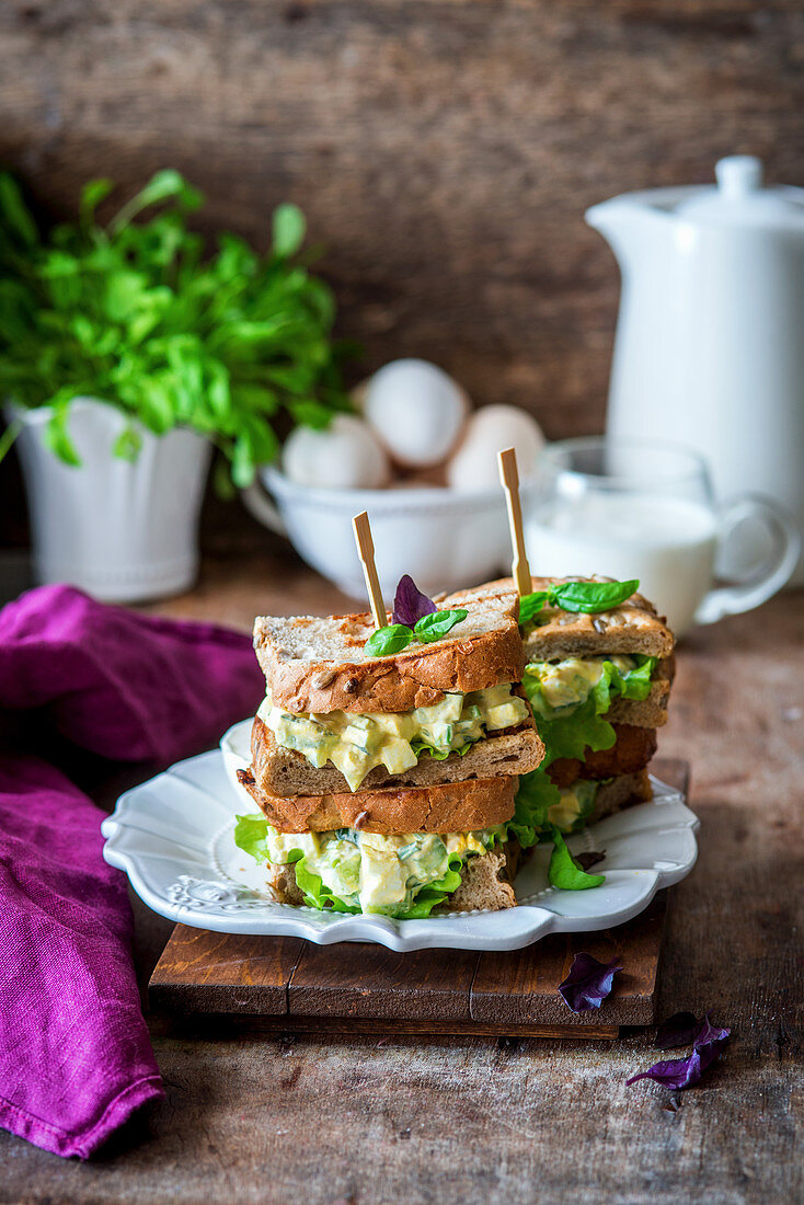 Sandwich with egg salad