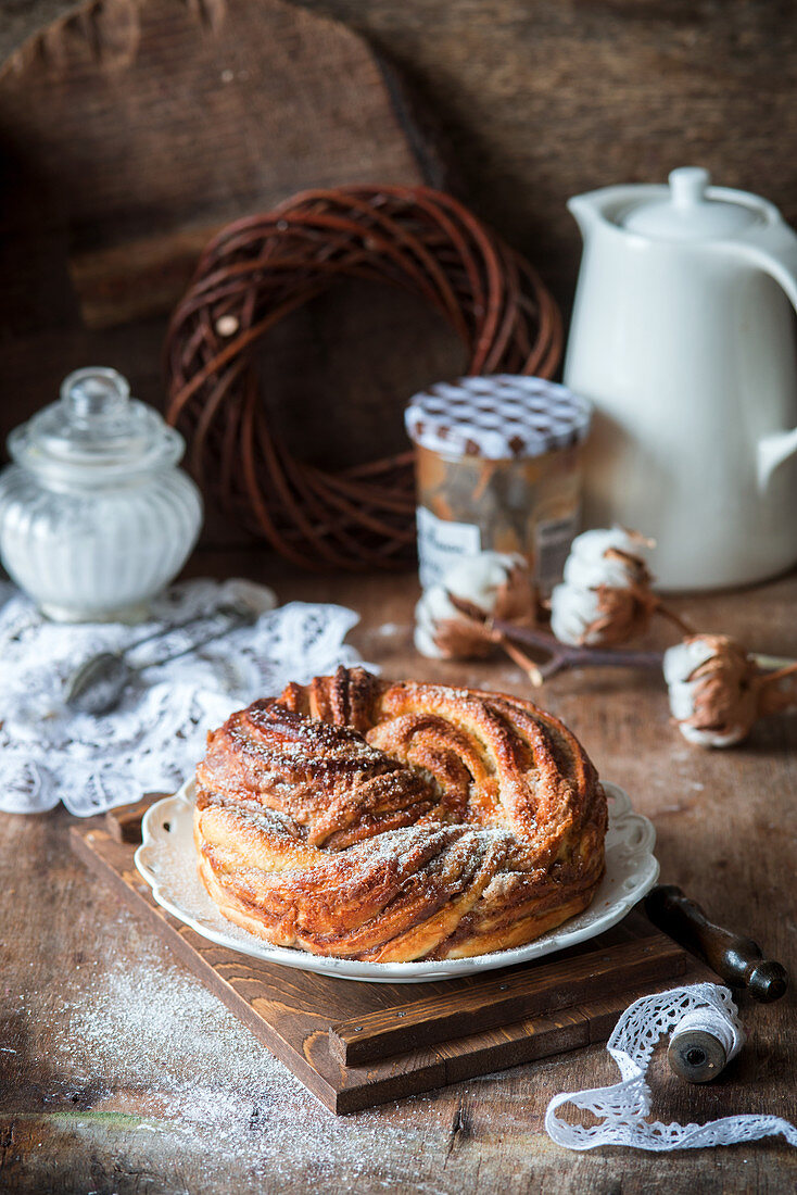 Yeast crunch with chestnut jam