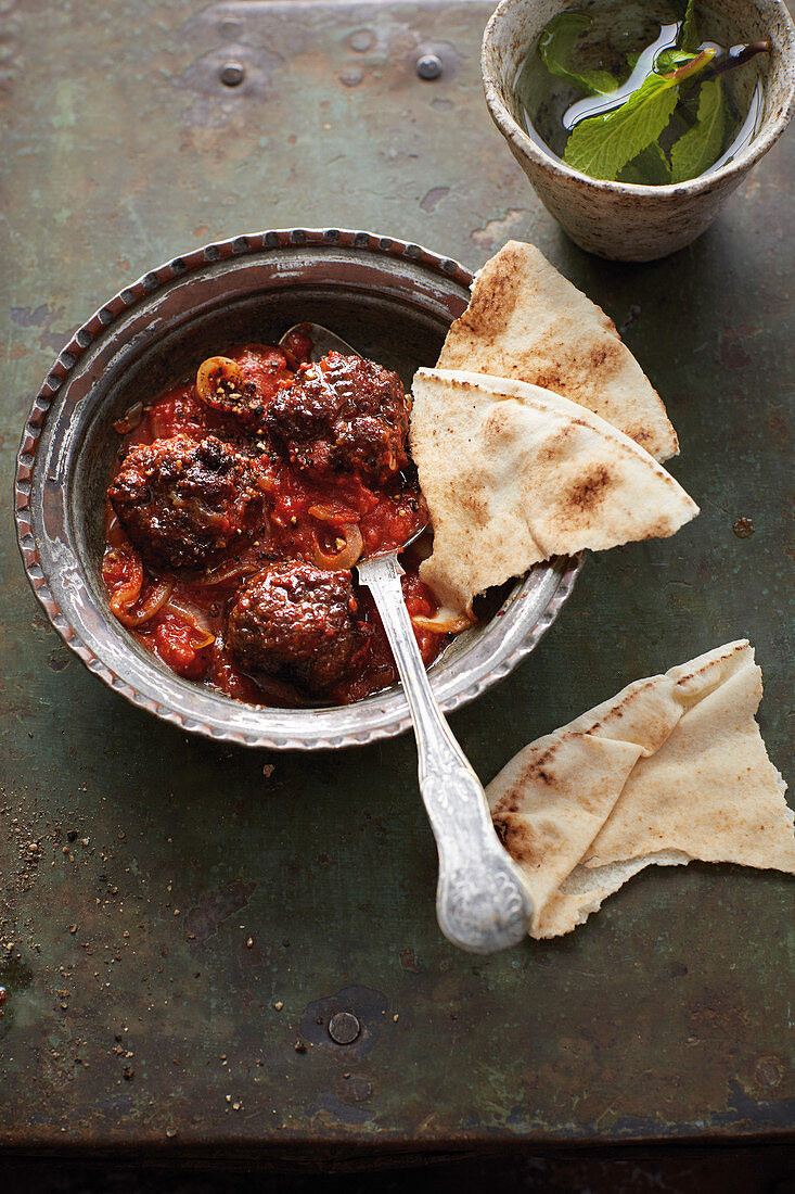 Dawod Basha (fried meatballs in a tomato sauce, Syria)