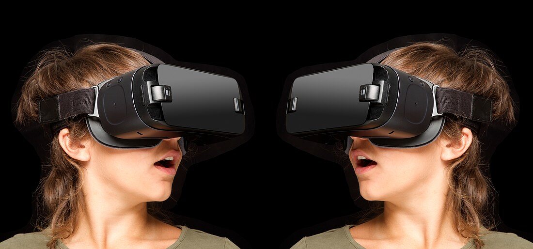 Twinned virtual reality headsets