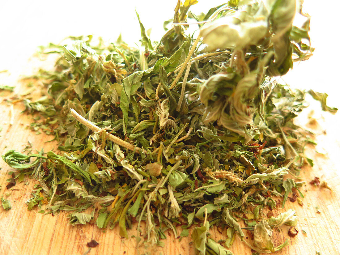 Cannabis sativa, dried leaves