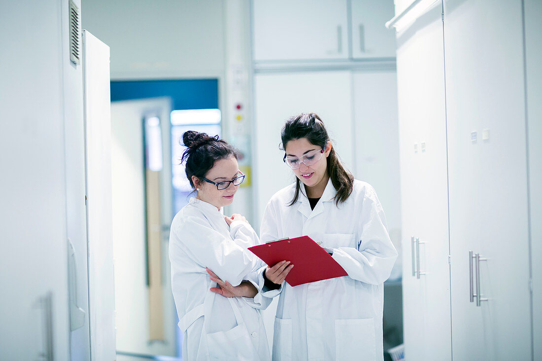 Female scientists in laboratory