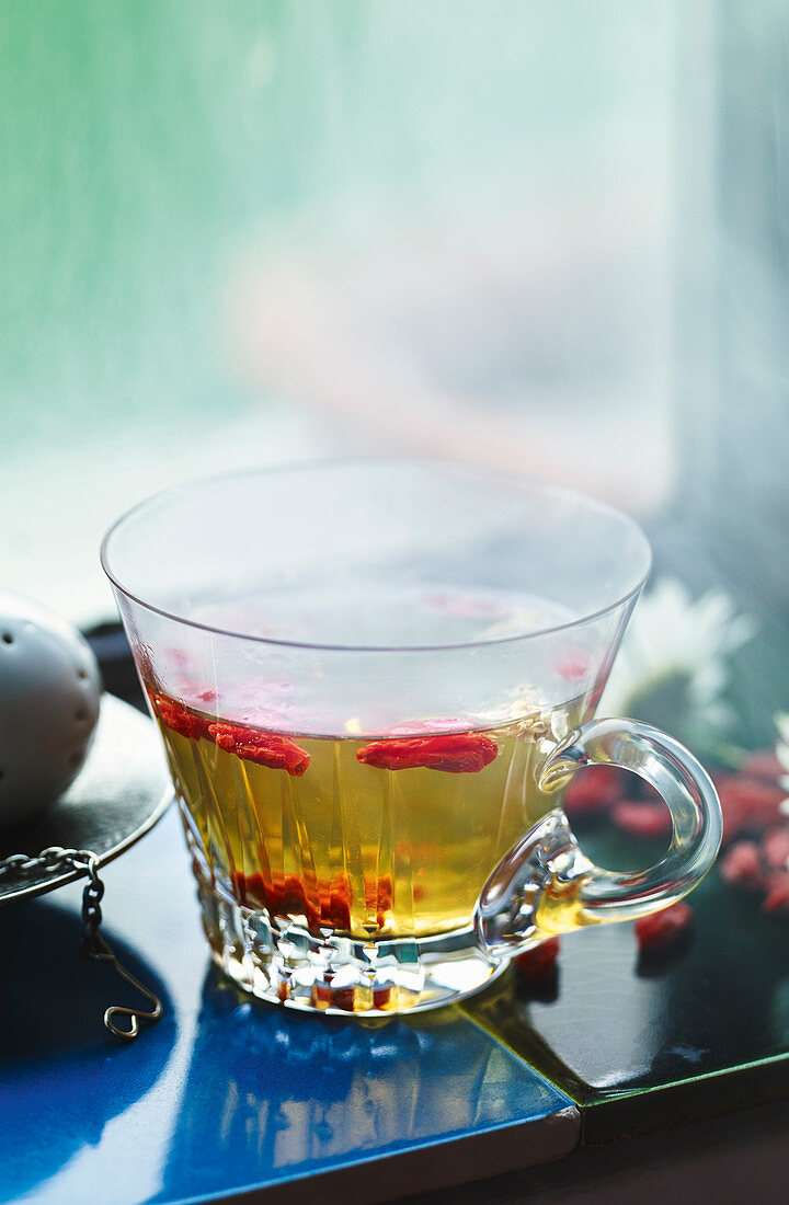Fasting tea with goji berries