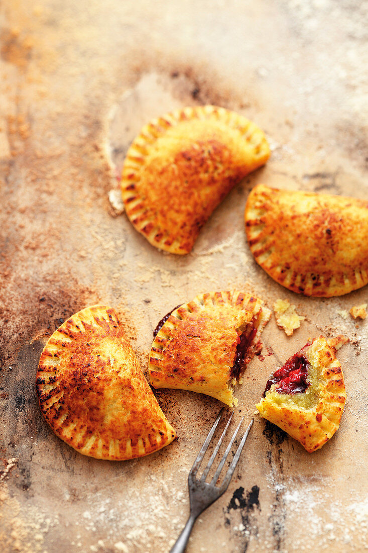 Grilled raspberry turnovers with chocolate
