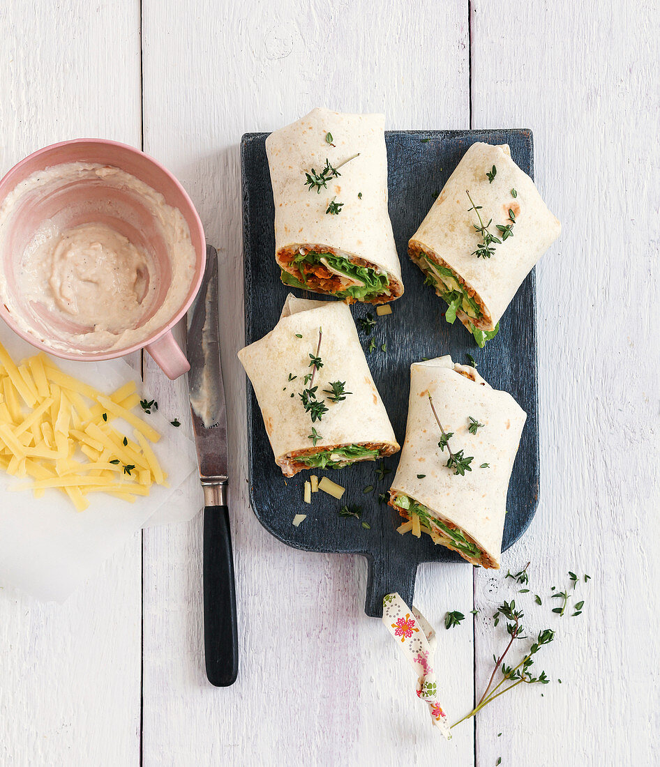 Vegetable wraps with alpine cheese and bean cream
