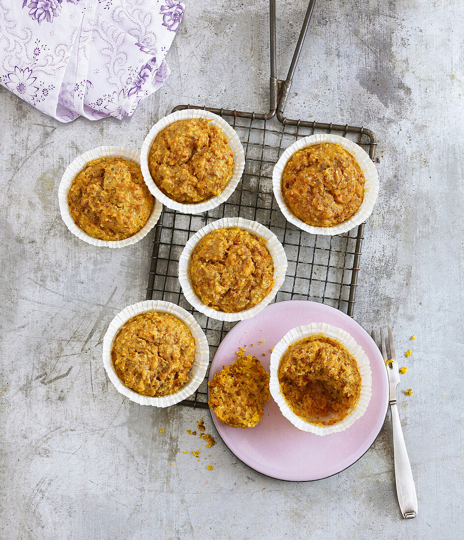 Muesli muffins with apple, flax seeds and goji berries