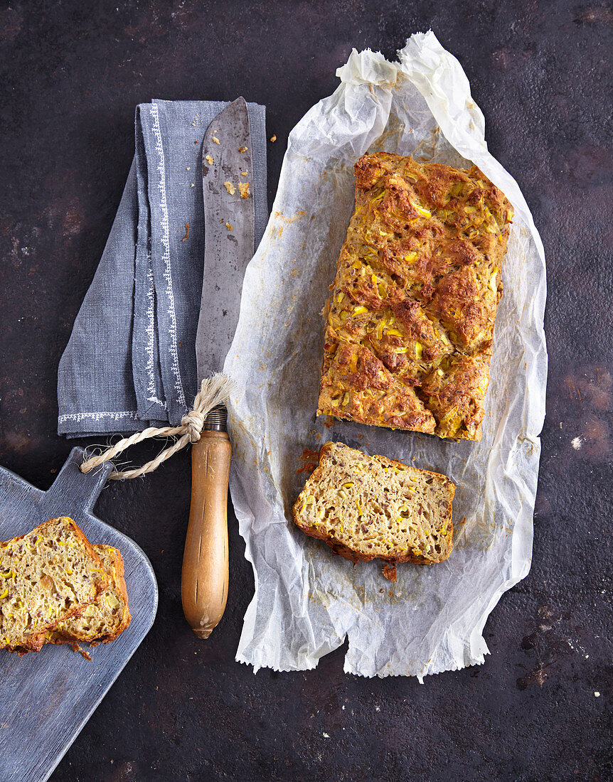 Courgette bread with flaxseeds