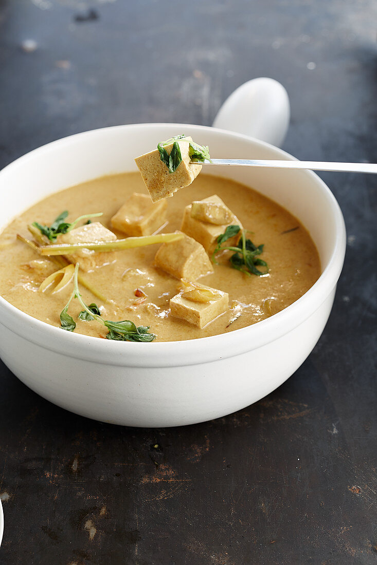 Curry fondue with tofu