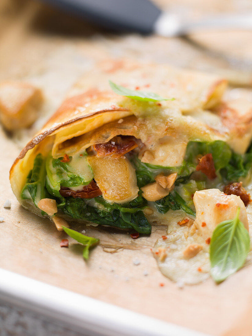 Savoy cabbage and spinach crepes with chicken and Thai curry