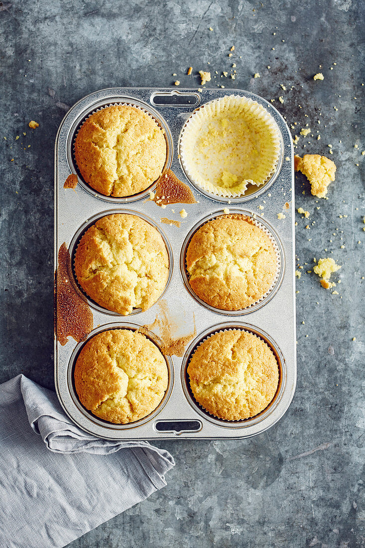 Lemon muffins with crème fraîche