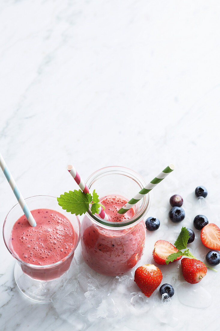 Berry shakes with buttermilk
