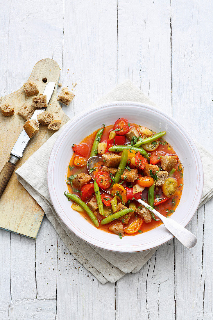 Vegan tomato bread soup with green beans