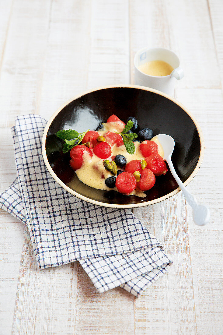 Melonensalat mit Limetten-Mandel-Zabaione