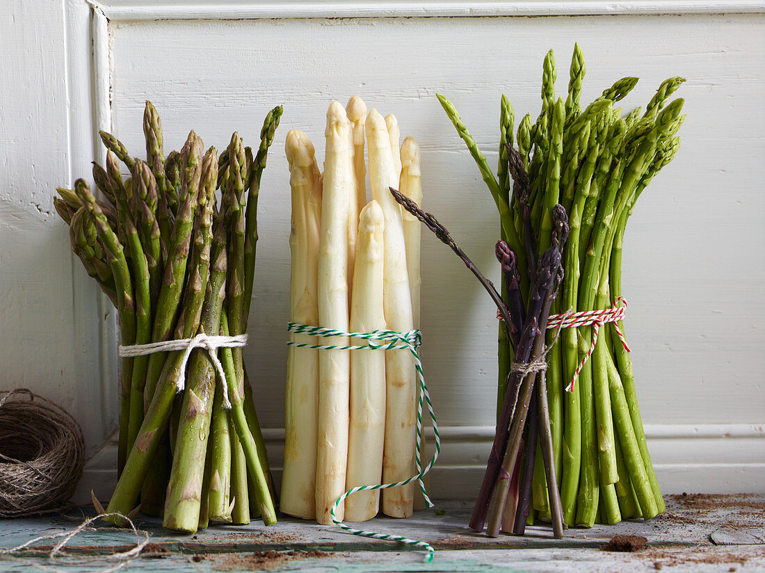 Various bundles of asparagus