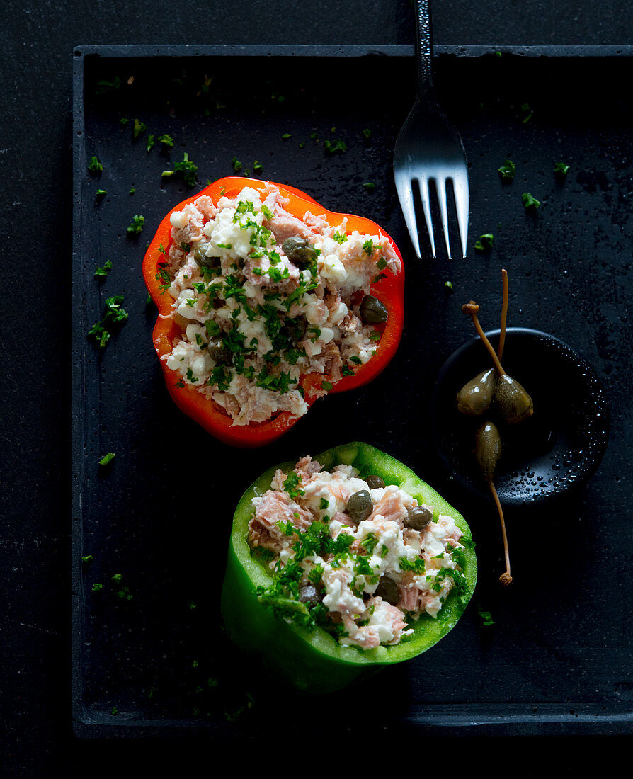 Gefüllte Paprika mit Thunfisch und Hüttenkäse