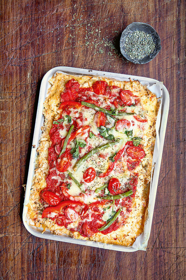 Vegetarian cauliflower pizza with tomatoes
