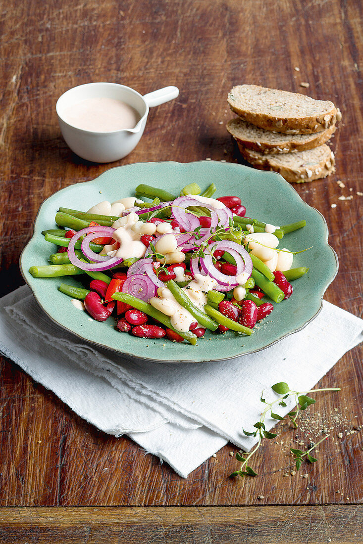 Colourful bean salad with red onions