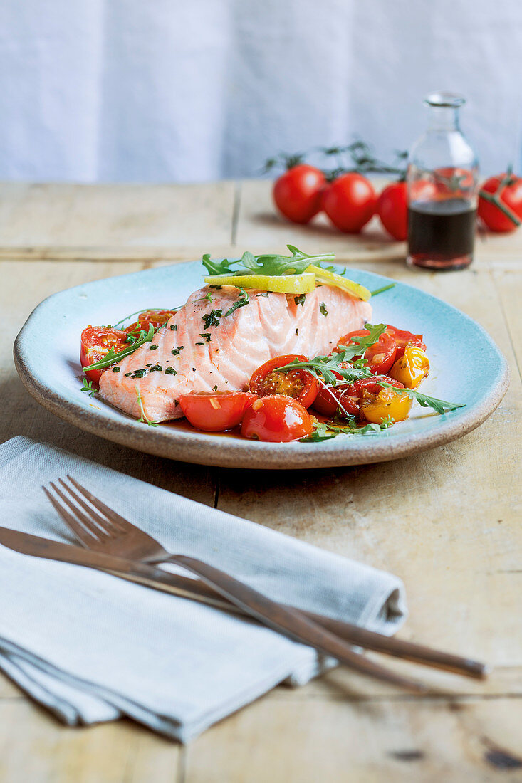 Steamed salmon fillet with balsamic tomatoes