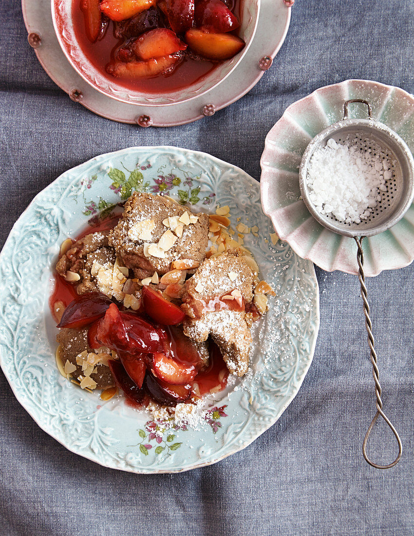 Glutenfreier Buchweizenschmarren mit Zwetschgenkompott