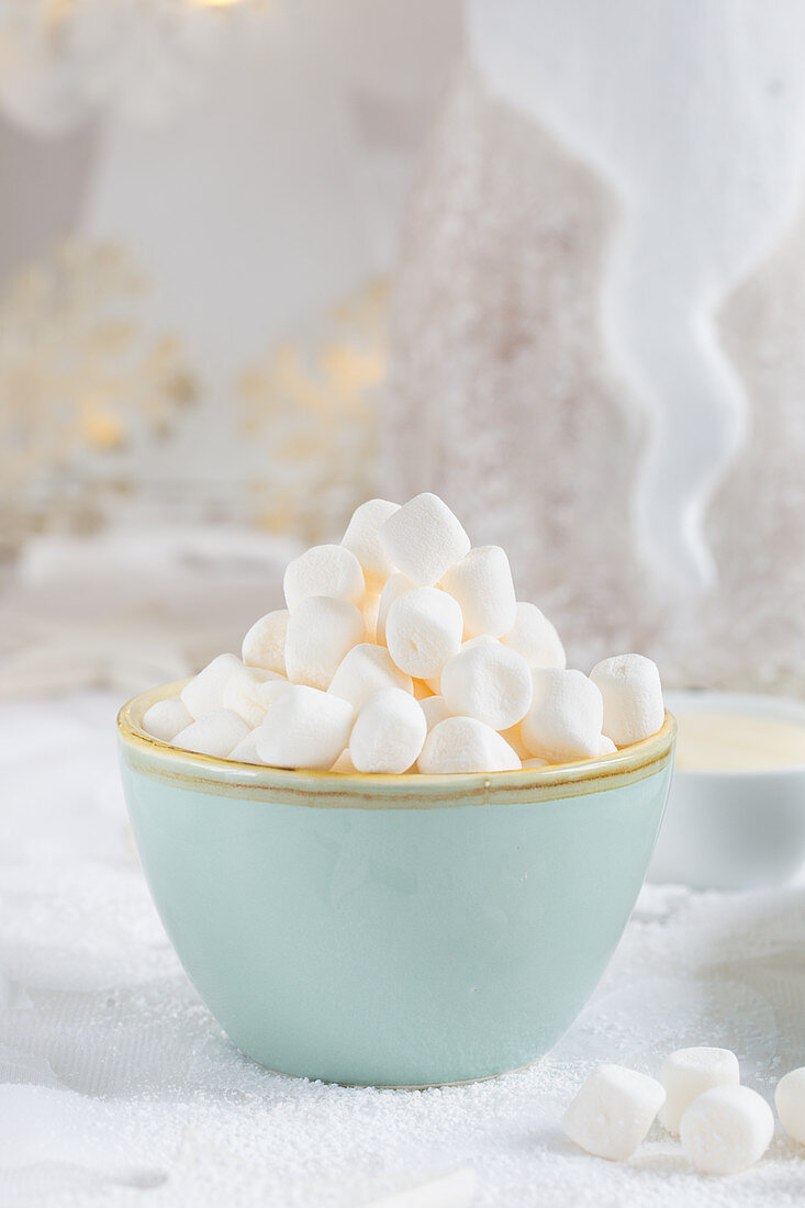 Marshmallows in a blue bowl (Christmas)