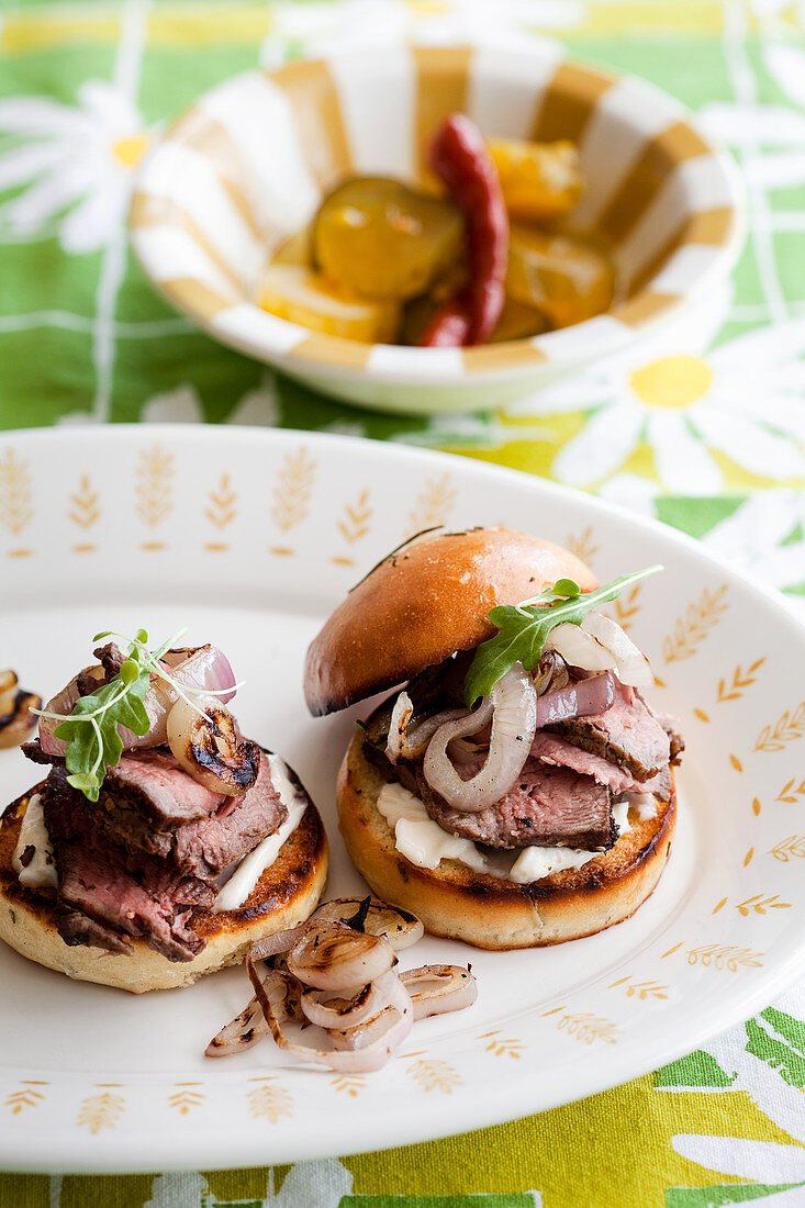 Beef tenderloin sliders with onions and arugula