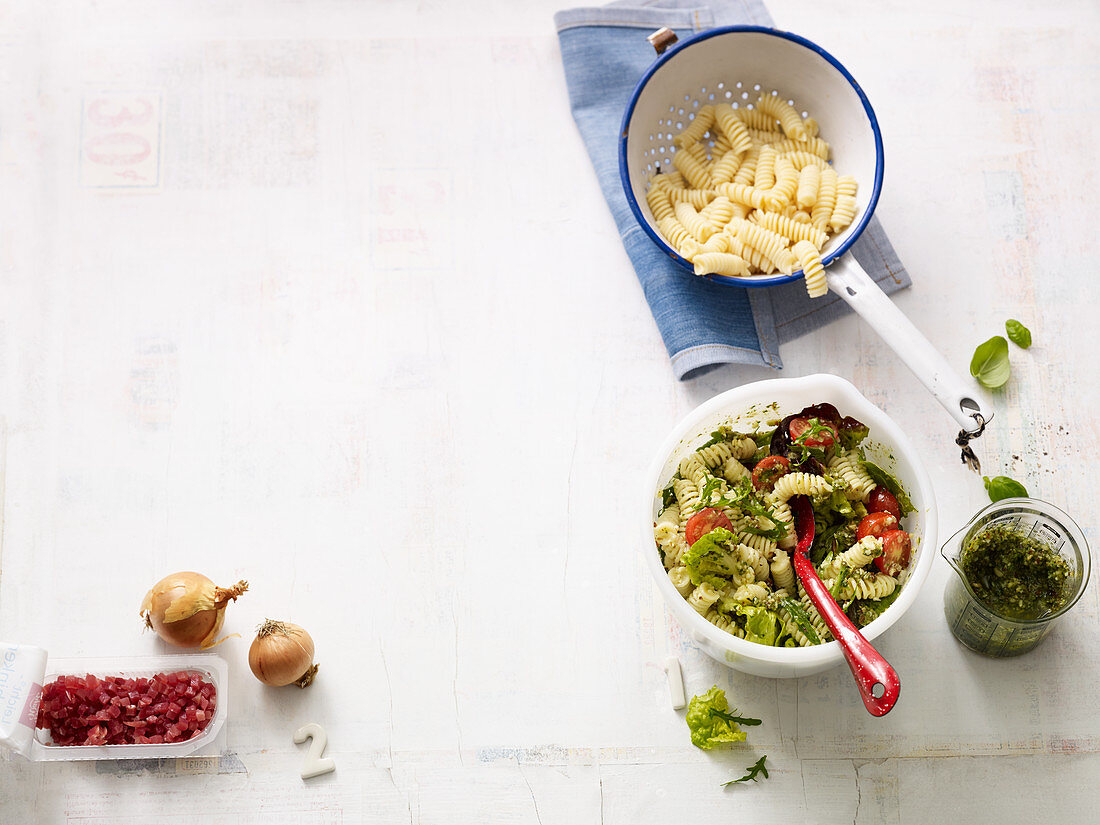 Pasta with cherry tomatoes and nut pesto