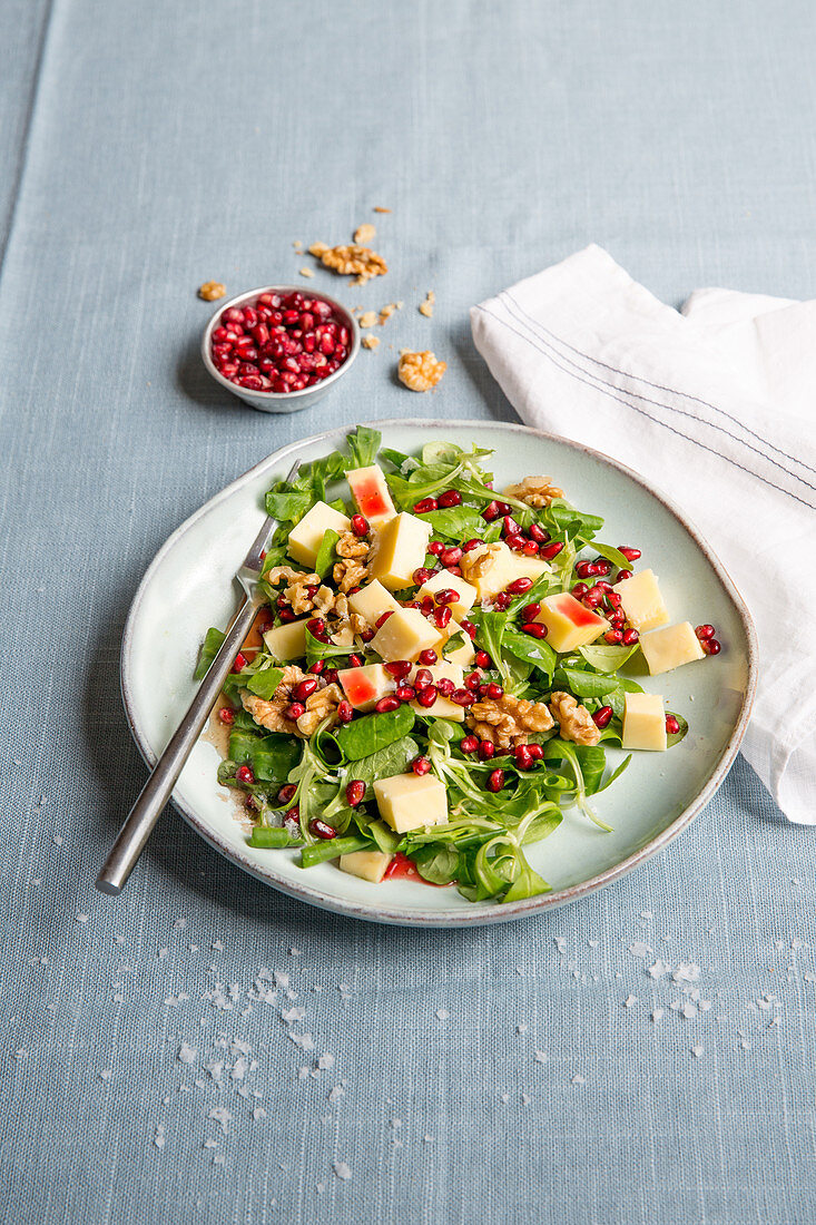 Lamb's lettuce with cheese, walnuts and pomegranate seeds