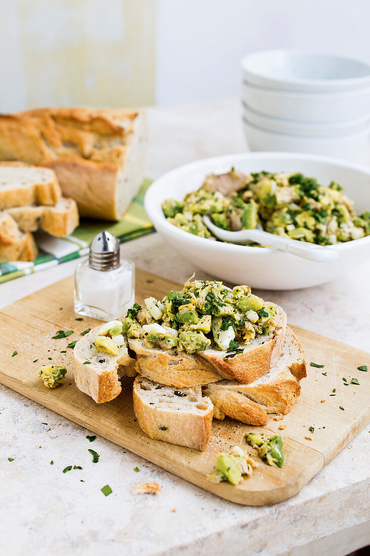 Avocado-Thunfisch-Aufstrich zum Brunch