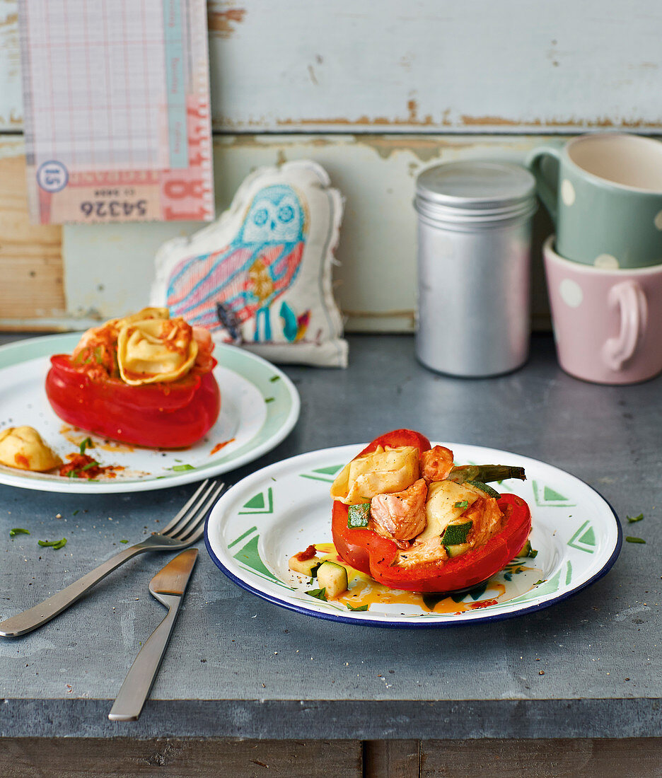 Peppers stuffed with salmon and tortellini