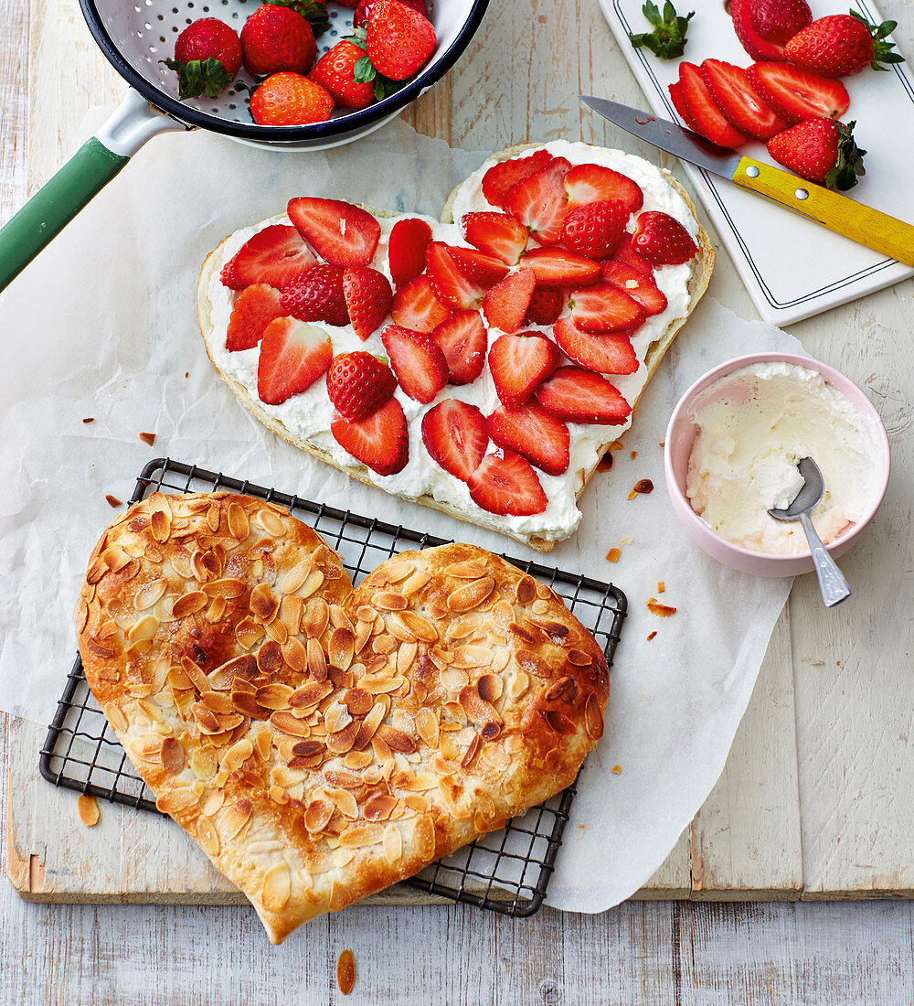 Puff pastry hearts with strawberries and cream